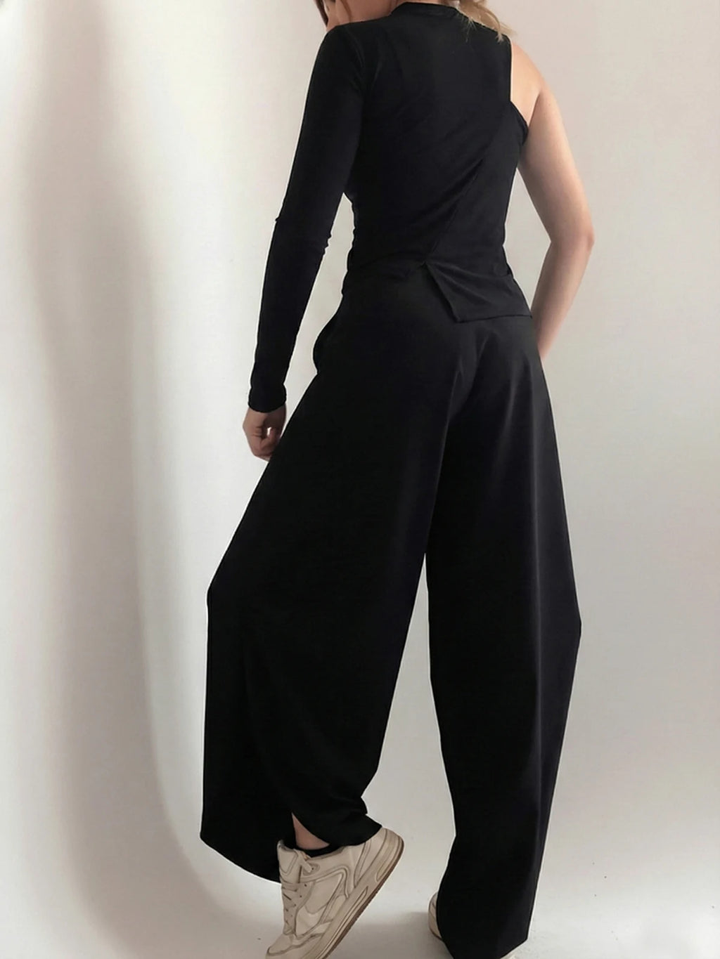 Top Gaia - Cortes Asimétricos Cuello Semi Alto