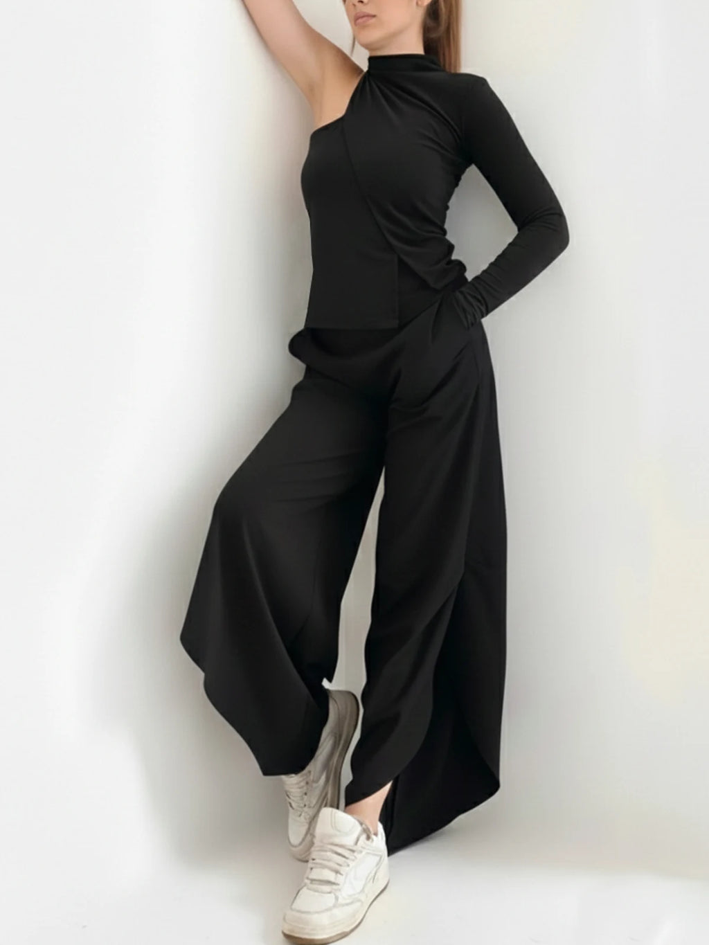 Top Gaia - Cortes Asimétricos Cuello Semi Alto
