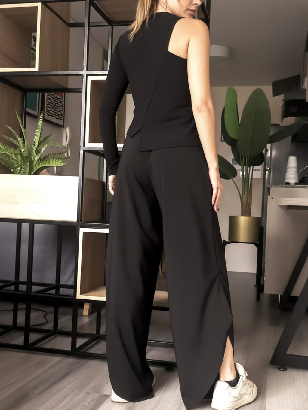 Top Gaia - Cortes Asimétricos Cuello Semi Alto
