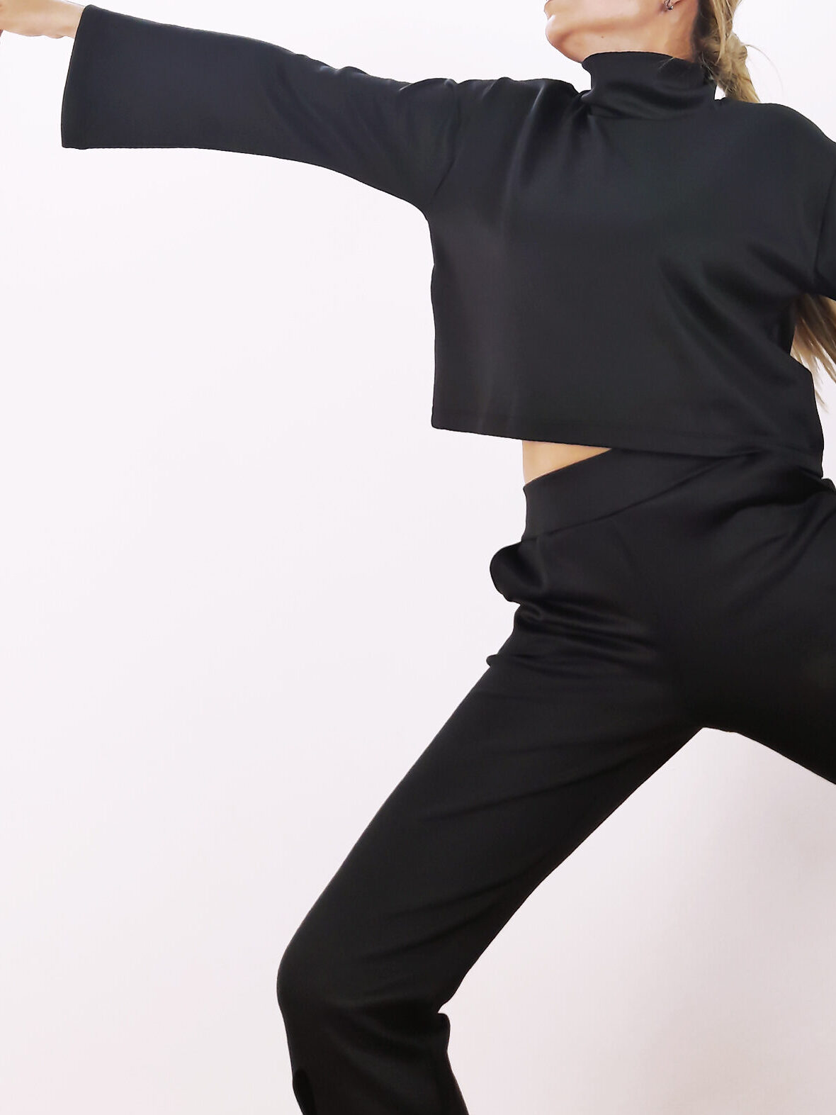 SET NEGRO CAMPAÑA Hoodie Ally - Imagen 1